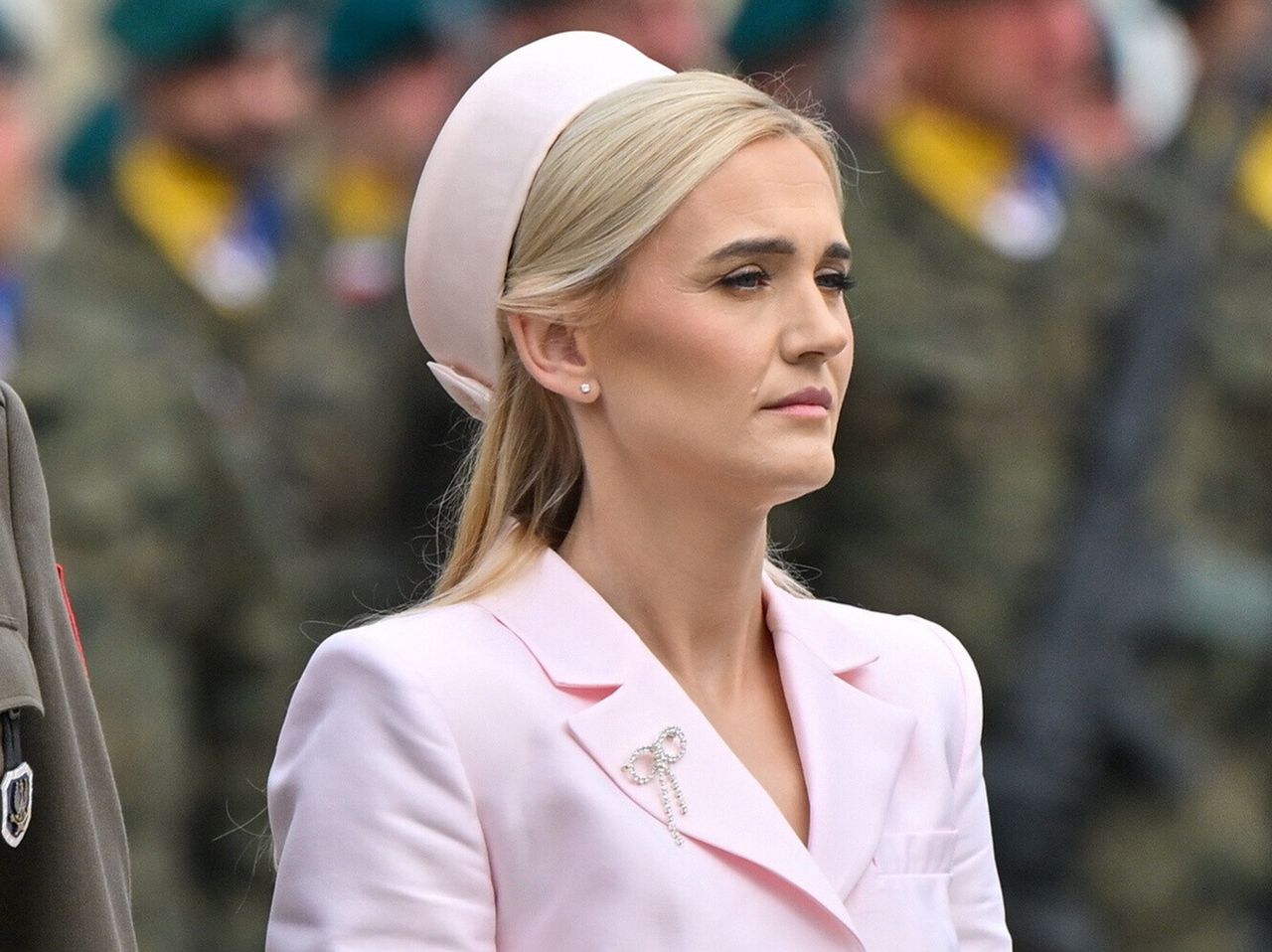 Róż na wojskowej uroczystości. Tak ubrała się żona Kosiniaka-Kamysza