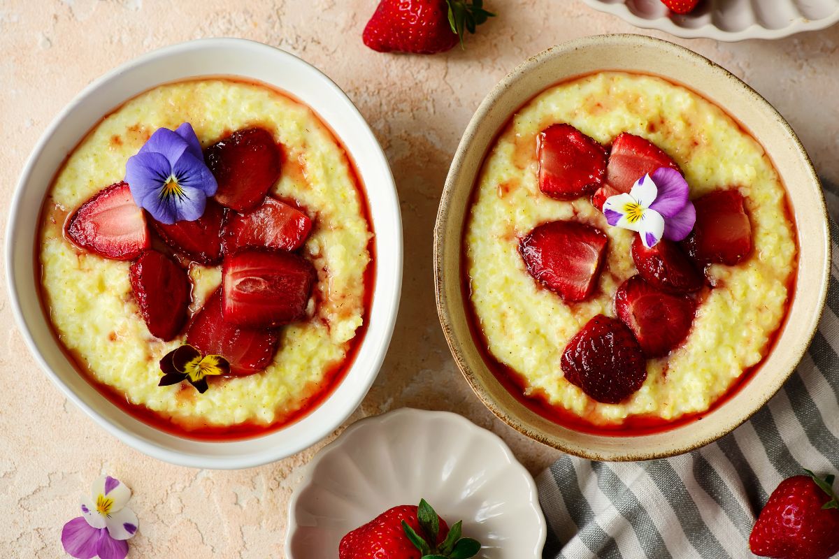 Znudziła ci się owsianka? To śniadanie jest napakowane białkiem i smakuje jak deser