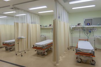 Leki są na liście, pieniędzy brak. Pacjenci utknęli w kolejce
