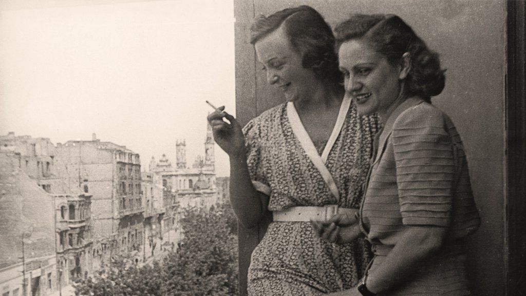 Podnosząca się z gruzów stolica na zdjęciach z albumu "Warszawa lata 40." 1