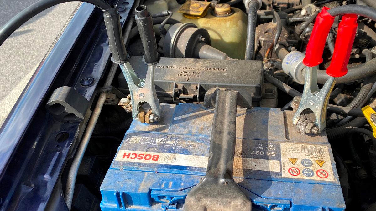 Podłączanie kabli rozruchowych to nie wszystko, co musisz wiedzieć.