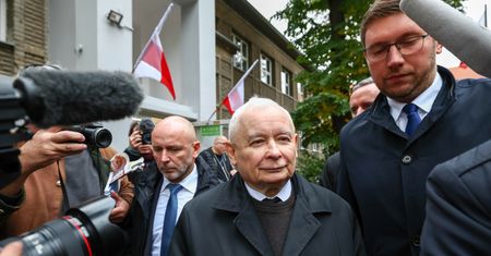 Wysyłał prezesa PiS na emeryturę. "Przekroczył swoje uprawnienia"