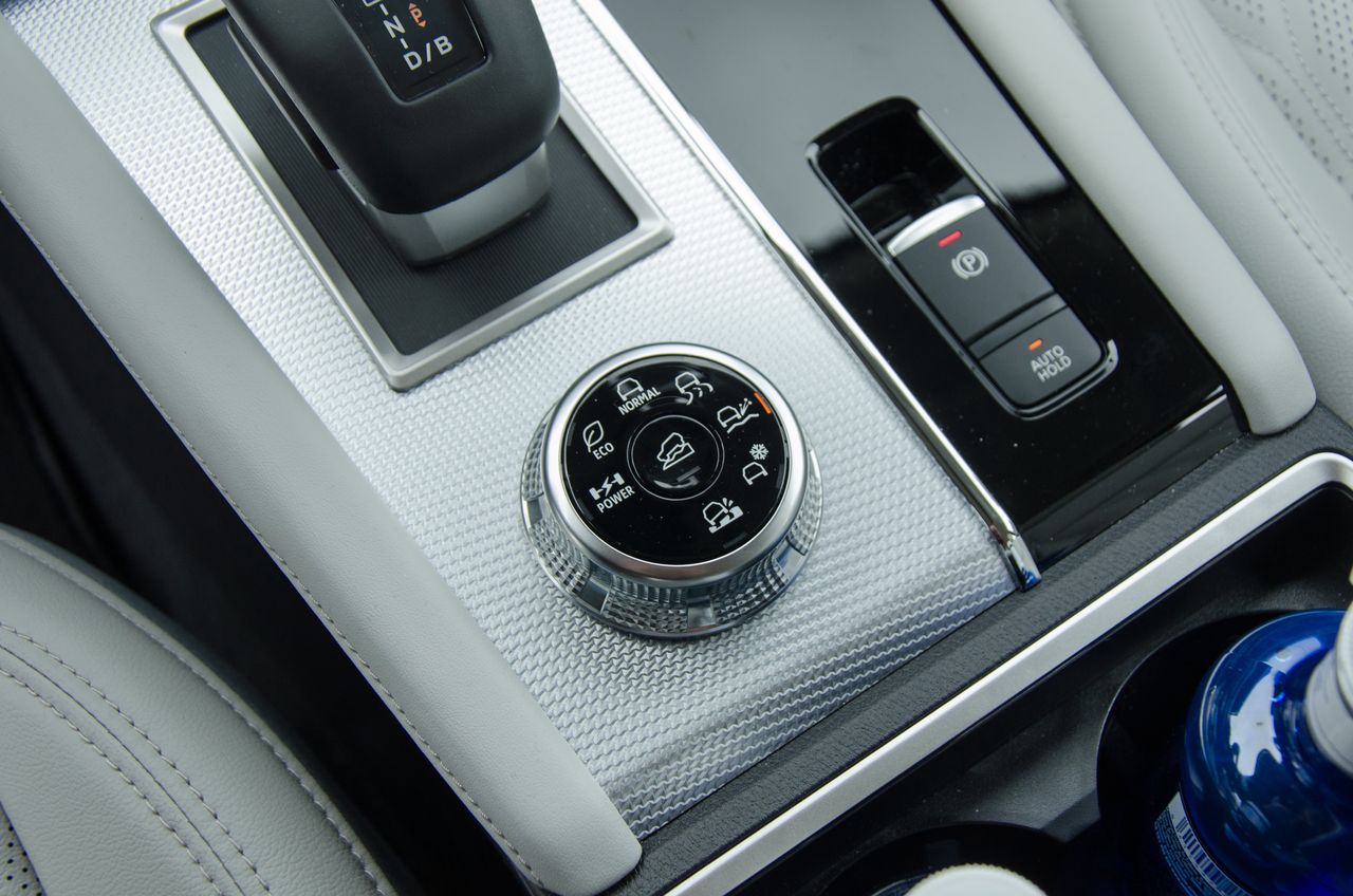 Mitsubishi Outlander PHEV (2025)