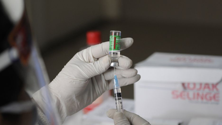 Koronawirus. Nowe informacje ws. szczepionki AstraZeneca