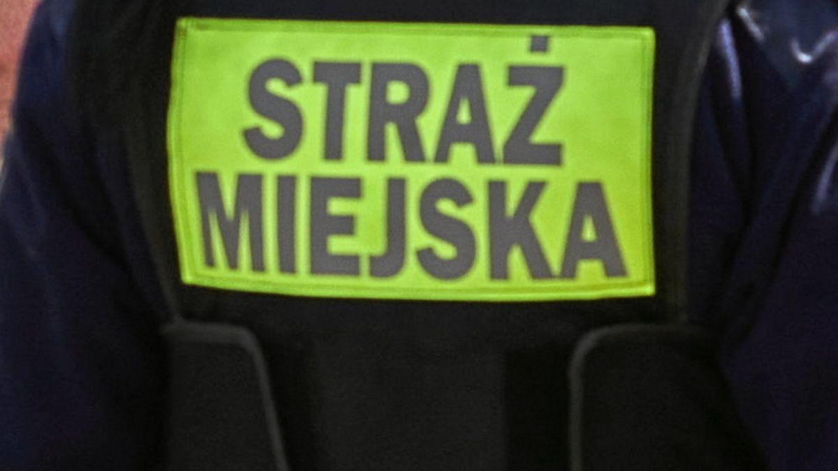Ukradła kurtkę z przychodni. Wpadła przez słuchawki