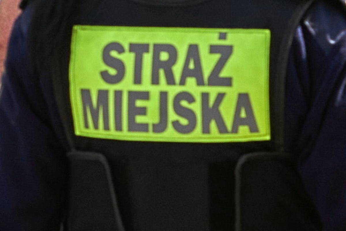 Ukradła kurtkę z przychodni. Wpadła przez słuchawki
