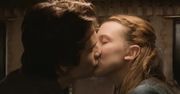 Millie Bobby Brown skrytykowana przez koordynatorkę scen intymnych. Poszło nie tylko o pocałunek