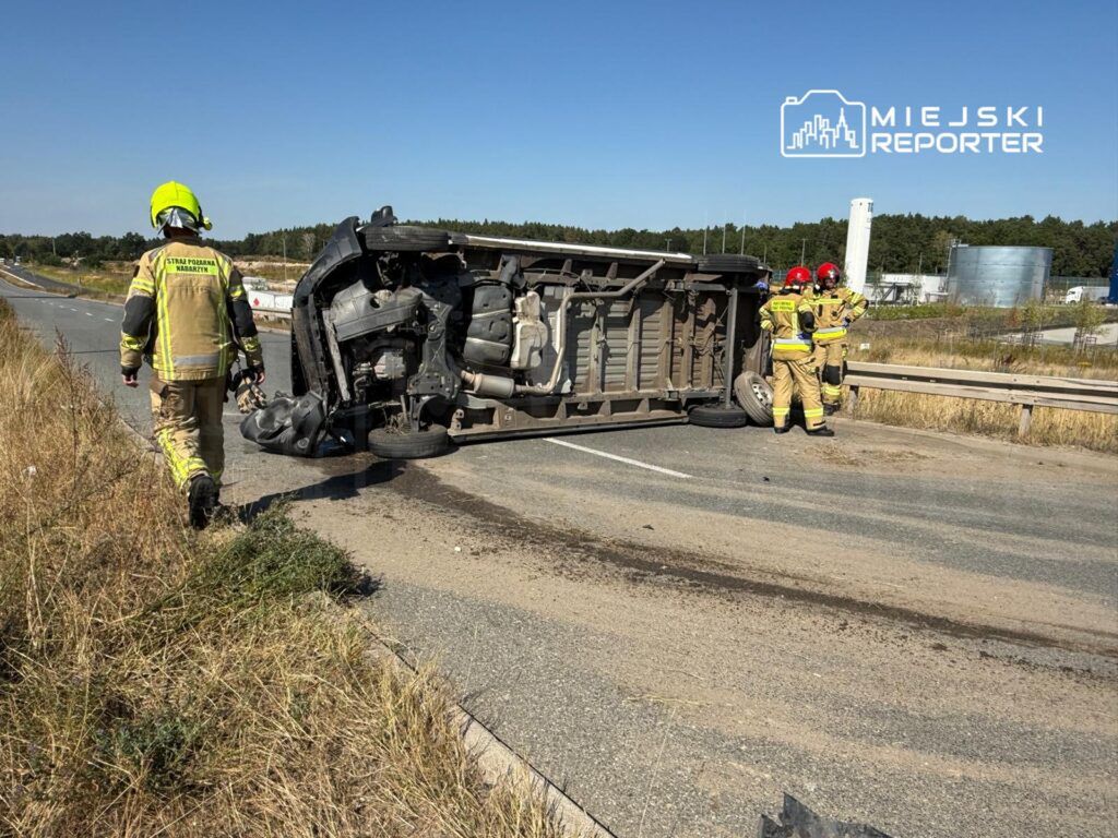 Paszków: Kolizja na DW721. Bus zderzył się z osobówką