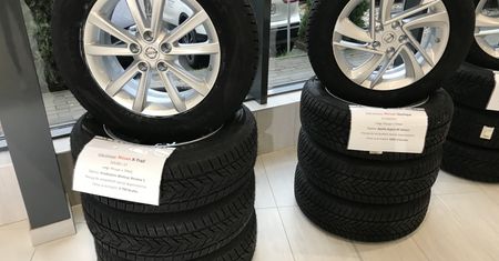 Ponad 900 zł różnicy na komplecie. Sprawdzamy oferty sklepów