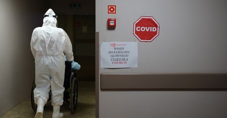 Koronawirus. "Największy niepokój budzi jedna mutacja"