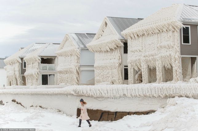 Mieszkańcy martwią się o stan domów pokrytych lodem