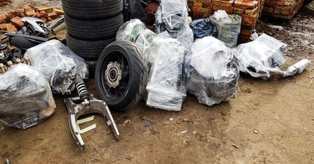 Części motocyklowe za 180 tys. zł i 4 aresztowanych. Policja odkryła "dziuplę"