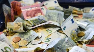 Znaleźli miliony euro. Wynosili je wiadrami. Oto gdzie były ukryte