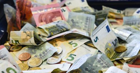 Znaleźli miliony euro. Wynosili je wiadrami. Oto gdzie były ukryte