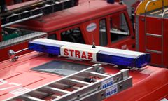 Zawalił się dach obory. Strażacy uratowali człowieka