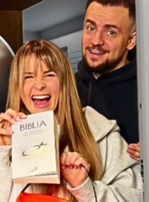 Biblia na Halloween zamiast cukierków? Internauci podzieleni