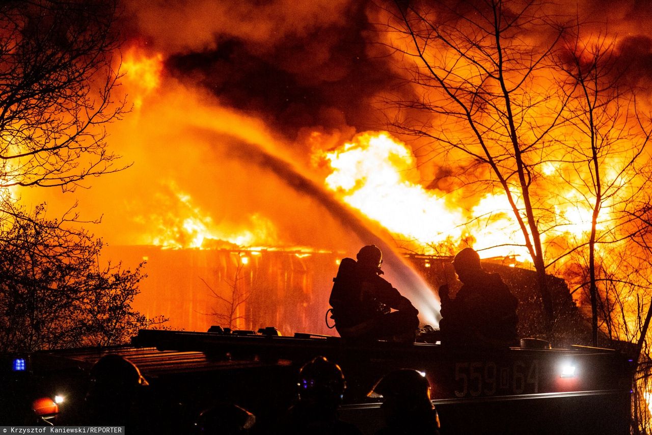 Pożar hałdy odpadów w Rawiczu. 150 strażaków na miejscu