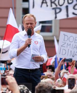 "Przeżyj to sam" na wiecu Tuska. Ostra reakcja Lombardu