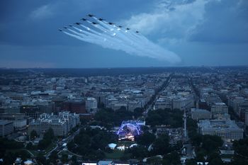 Tak rozpoczęli wielką galę Trumpa. Tylko spójrz na niebo