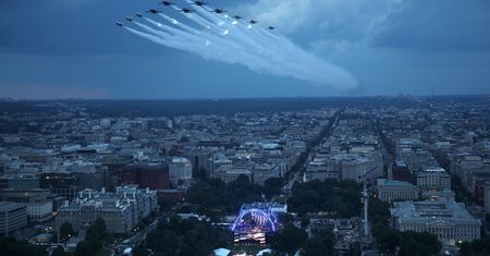 Tak rozpoczęli wielką galę Trumpa. Tylko spójrz na niebo