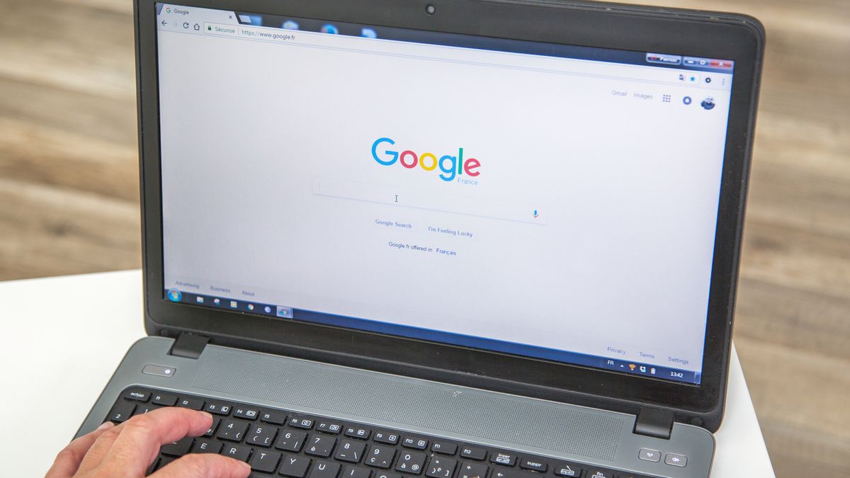 Google Chrome na laptopie z depositphotos