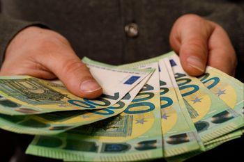 Szukają Polaków do pracy na lotnisku. Płacą w przeliczeniu 16 tys. zł