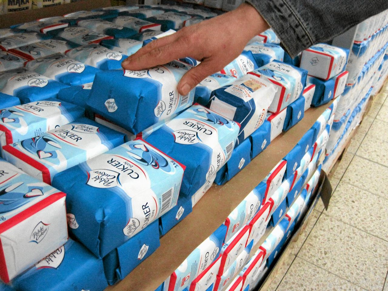 Cukier będzie droższy. Nie jest to jedyny powód reglamentacji tego produktu w sklepach