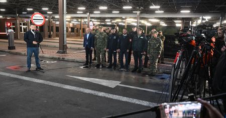 Granica zamknięta. Przewoźnicy: nie zdążyliśmy. Kierwiński odpowiada