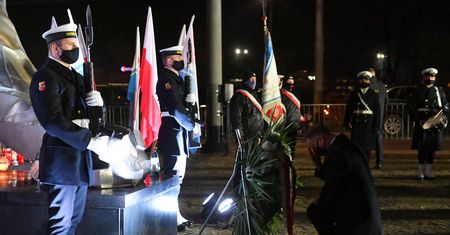 Gdynia. Obchody 50. rocznicy Grudnia'70. Andrzej Duda oddał hołd poległym
