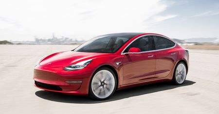 Tesla łata „lukę" w zabezpieczeniach. Mobilna aplikacja pozwoli znaleźć skradziony samochód