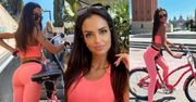 Klaudia El Dursi pręży opięte w róż krągłości na rowerowej przejażdżce po Barcelonie (ZDJĘCIA)