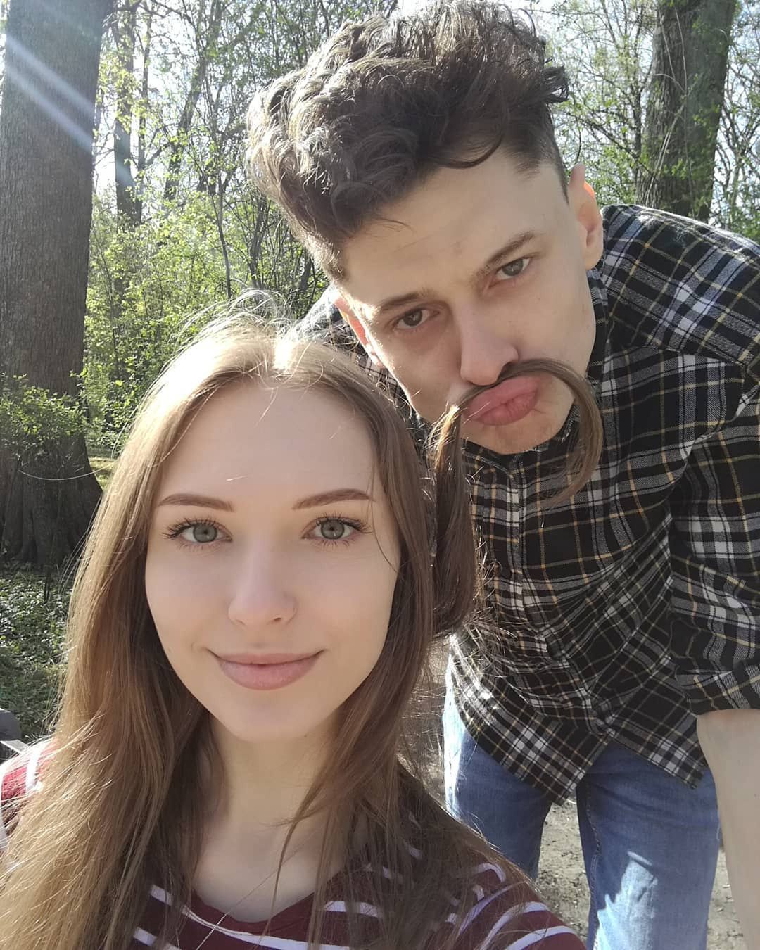 Dawid Woskanian chwali się dziewczyną w sieci