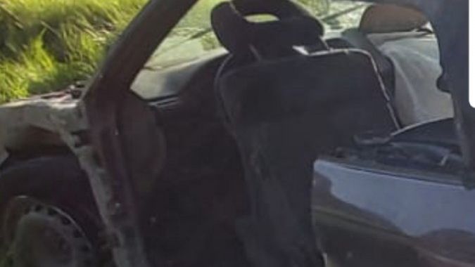 Szalony pościg za kierowcą pod Kłodzkiem. Opel bez drzwi próbował zepchnąć radiowóz z drogi