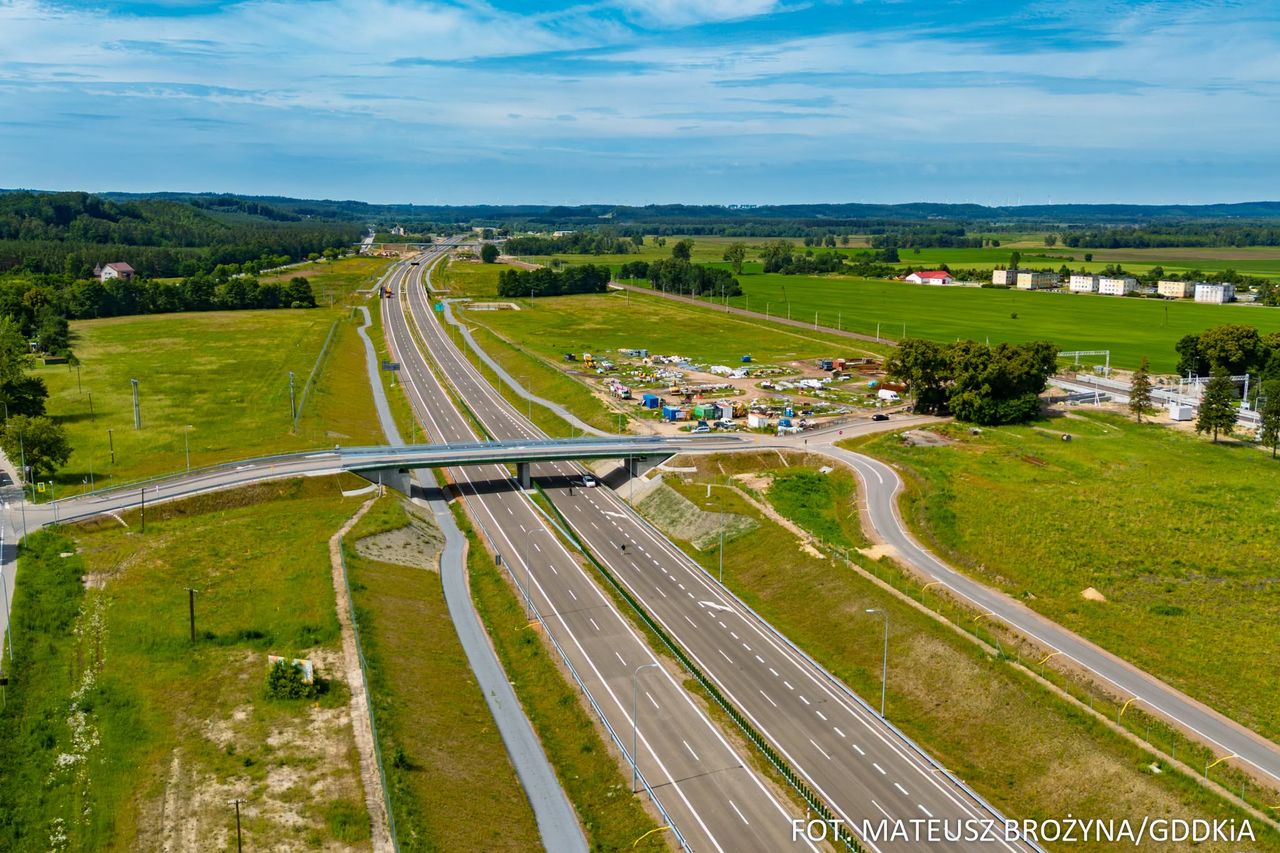 Kierowcy czekali latami. 400 km trasy w pełni otwarte od piątku