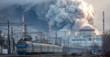 Rosja oskarża Ukrainę o atak na elektrownię atomową w Kursku. Kijów świętuje Dzień Niepodległości