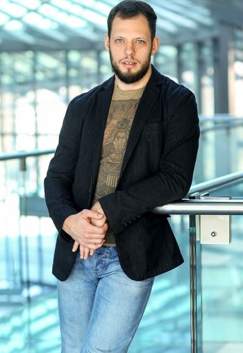 Serialowy syn Fronczewskiego. Dziś Mikołaj Radwan łączy technologię z aktorstwem