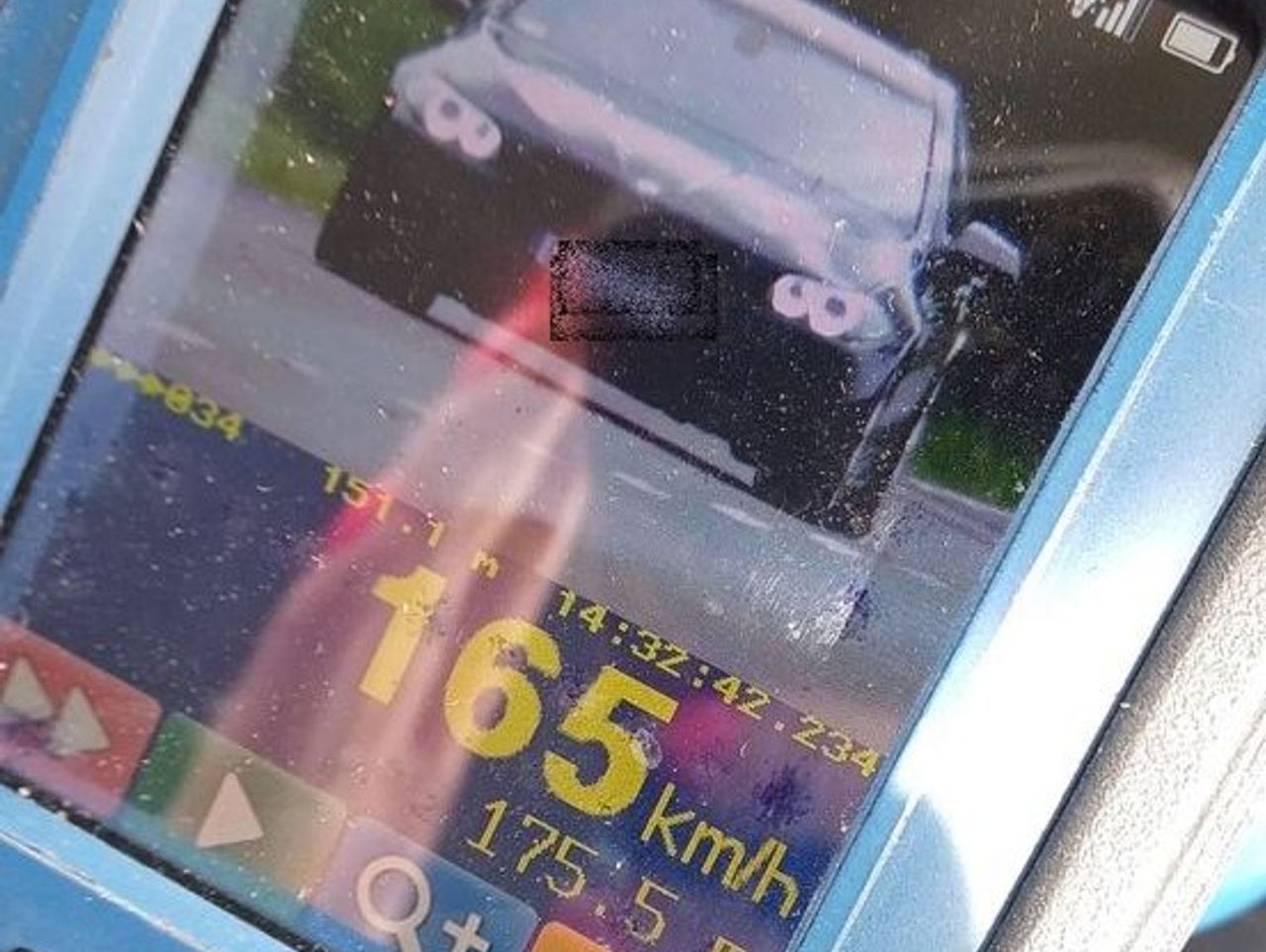 Łódzkie: Gnał BMW przez wieś. Drogowy recydywista stracił prawo jazdy