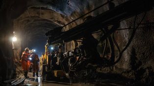 Śląsk: Górnicy testują trudnopalną odzież. Włókna jak w kombinezonach kierowców Formuły 1 mają skutecznie chronić pracowników