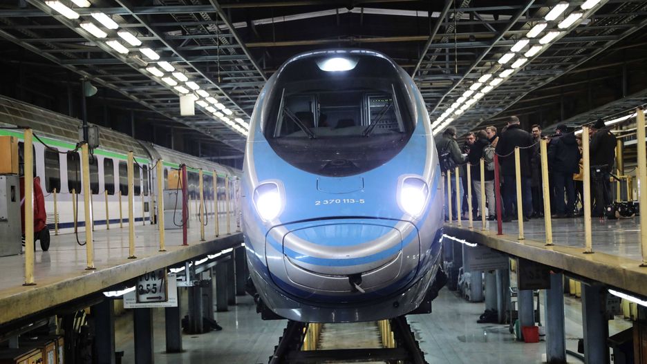 Odmrażanie gospodarki. Warszawa. Pendolino wraca na mocno okrojonej trasie