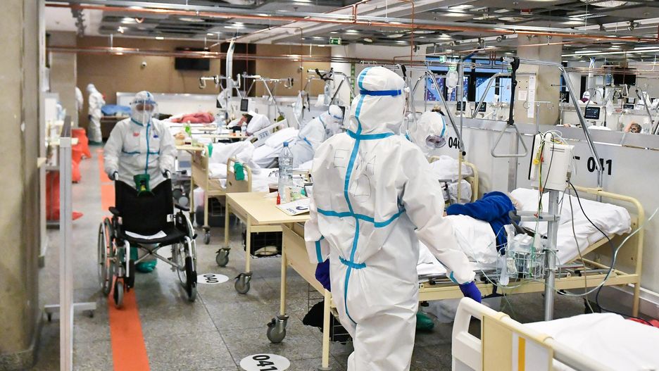 200 tys. zakażeń dziennie? Omikron może sparaliżować polskie szpitale