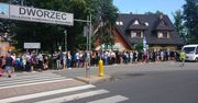 Zakopane. Takiej kolejki przy dworcu jeszcze nikt nie widział