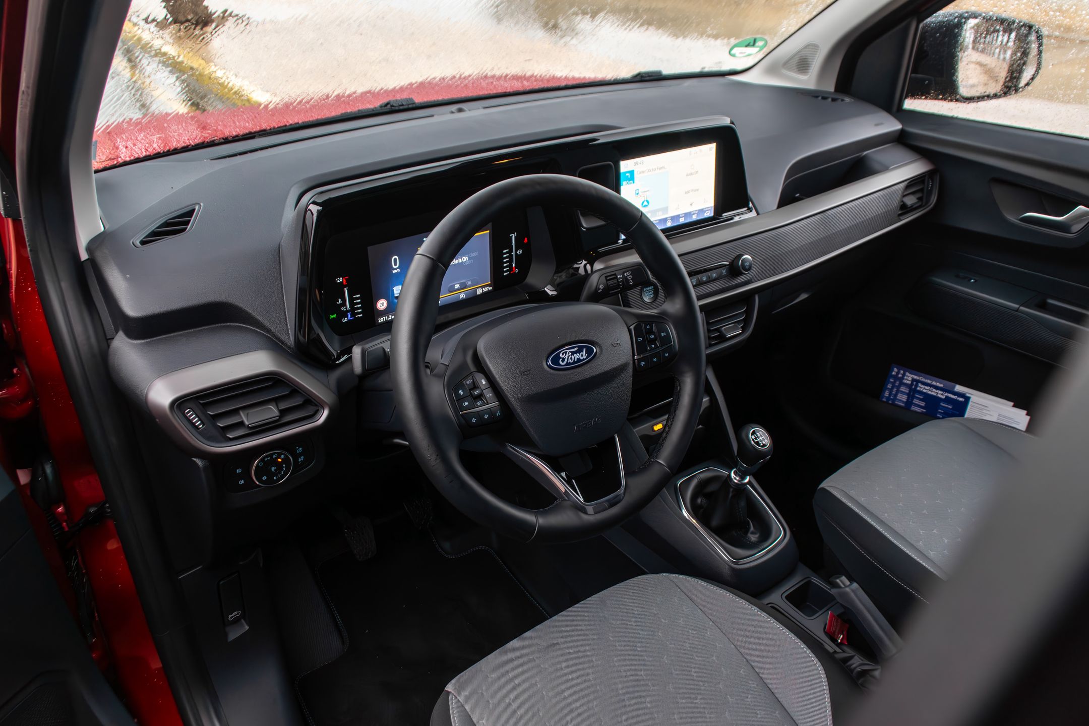 Ford Tourneo i Transit Courier 2024
