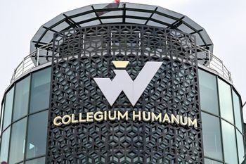 Irina K. zatrzymana na Okęciu. Kolejny wątek ws. Collegium Humanum