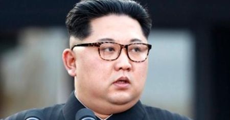 Koreański dyktator zaprezentował BRUDNĄ PUPĘ (FOTO)