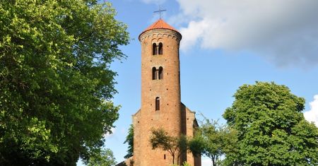 Romański kościół św. Idziego w Inowłodzu. Historia i tajemnice