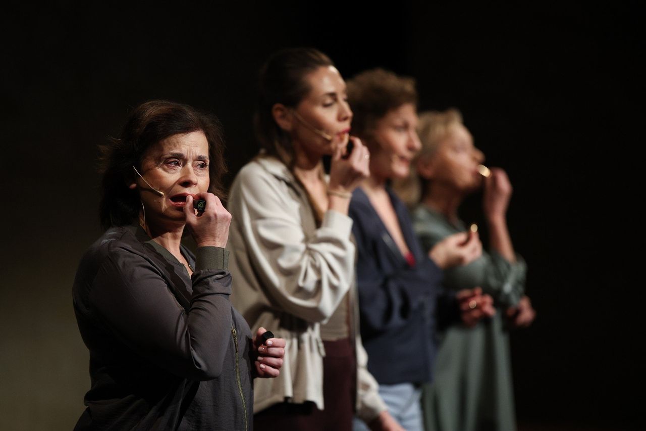 Kraków: Opowieść o doświadczaniu życia w kobiecym ciele na scenie Teatru Słowackiego