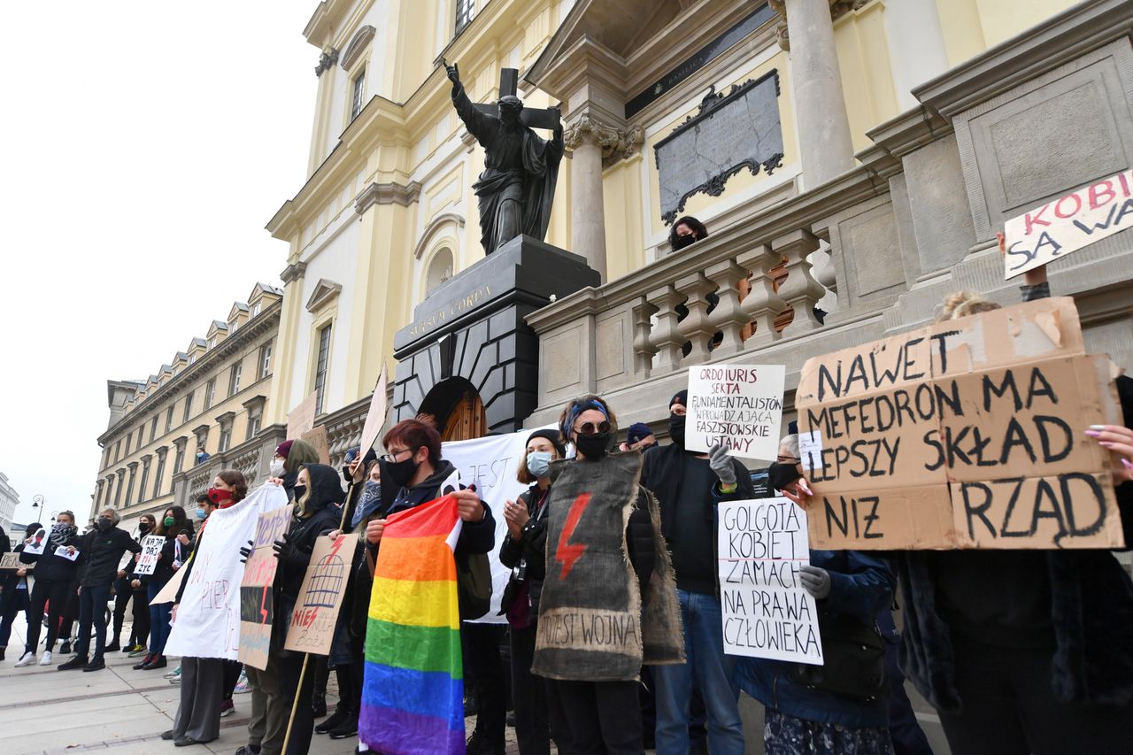 Strajk Kobiet. Kacprzak: Ataki na świątynie, to najlepsze, co mogło się władzy przydarzyć