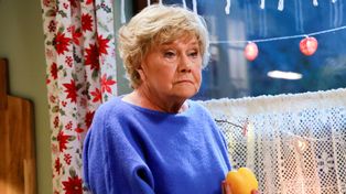 Ma 88 lat i musi dorabiać. Tyle wynosi emerytura Lipowskiej