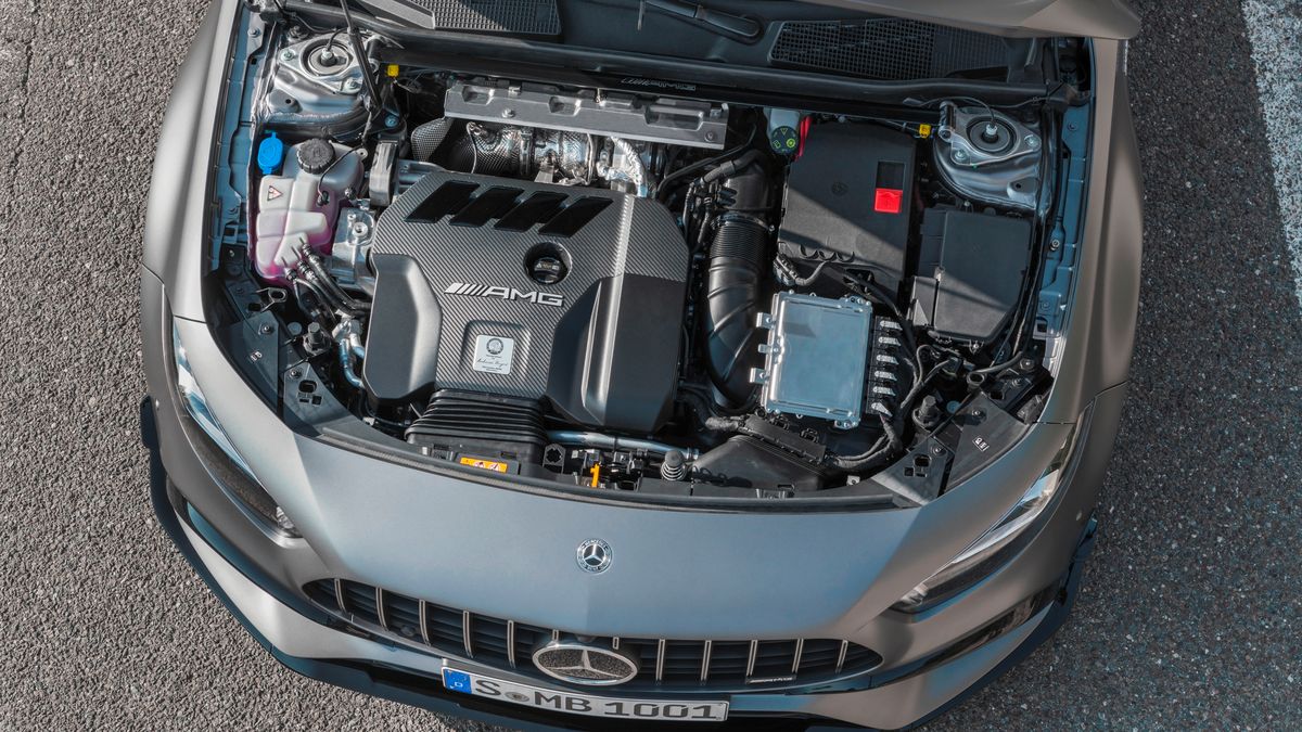 4-cylindrowy silnik napędzający A45 S będzie przeszczepiony do C63? Jeśli tak się faktycznie stanie, dla niektórych będzie to hańbą.