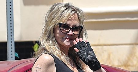 Melanie Griffith pochwaliła się OSOBLIWYM TATUAŻEM. Wcześniej to miejsce zarezerwowane było dla jej ukochanego... (ZDJĘCIA)